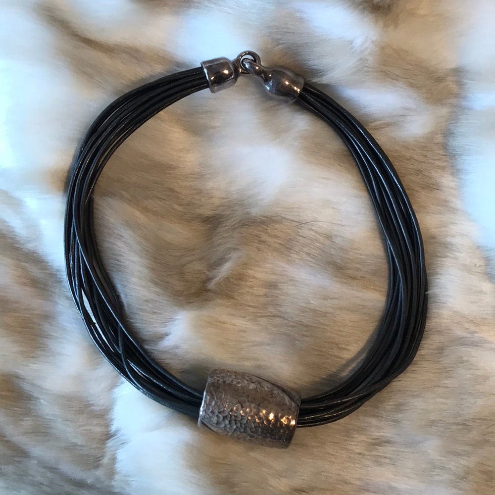 Statement choker necklace